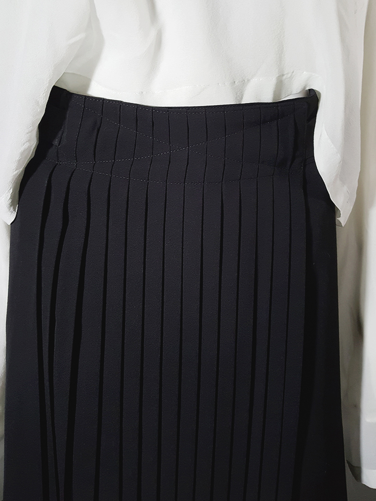 Dries Van Noten black front pleated skirt — early 90's - V A N II T A S