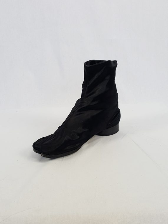 vintage Maison Martin Margiela black satin tabi boots with low heel fall 1998 105330