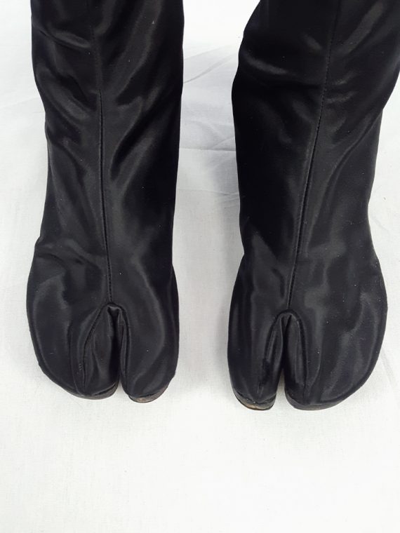 vintage Maison Martin Margiela black satin tabi boots with low heel fall 1998 105458