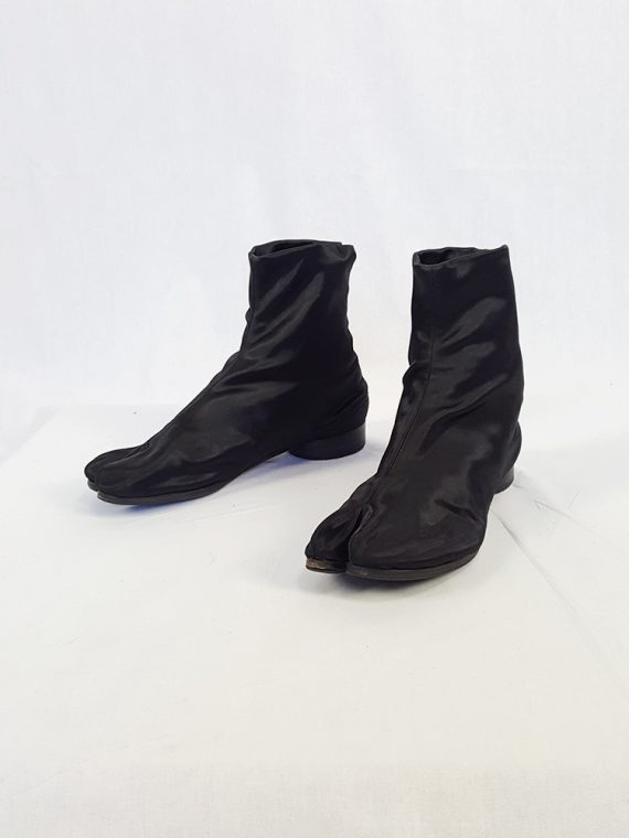 vintage Maison Martin Margiela black satin tabi boots with low heel fall 1998 105632