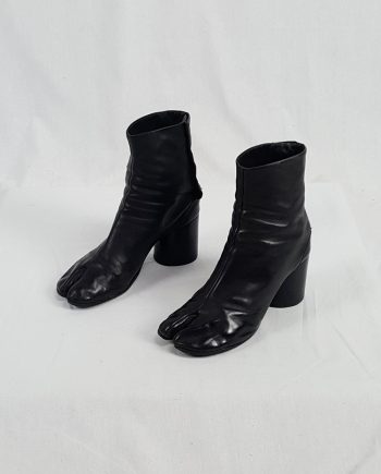 Maison Martin Margiela black leather tabi boots with block heel (38)