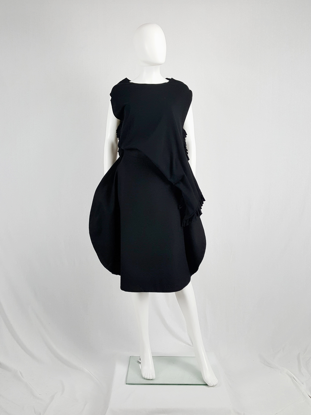 Comme des Garçons black 2D circle skirt — fall 2012 | V A N II T A S