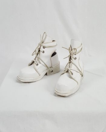Dirk Bikkembergs white mountaineering boots with laces through the soles (36.5) — 90's
