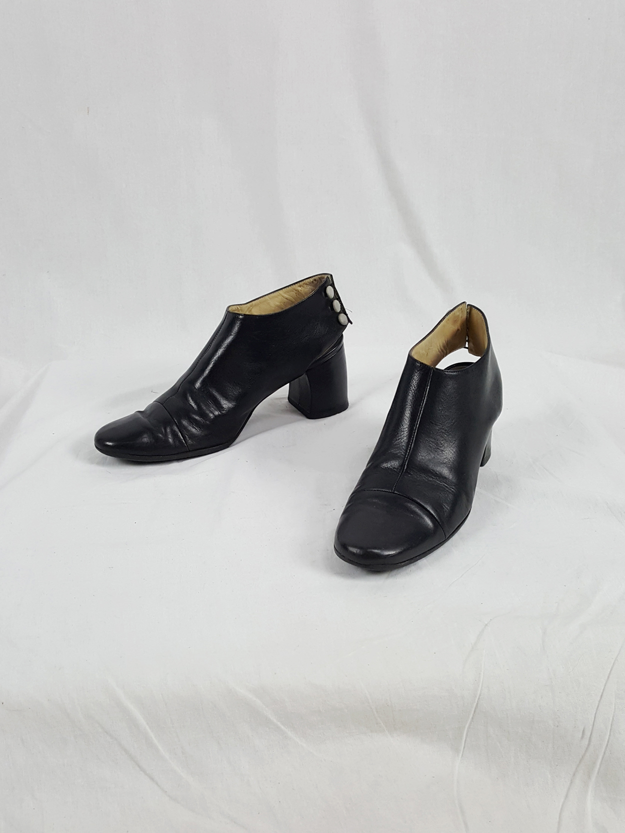 Ann Demeulemeester black pumps with cut out and banana heel (39) — 90's ...