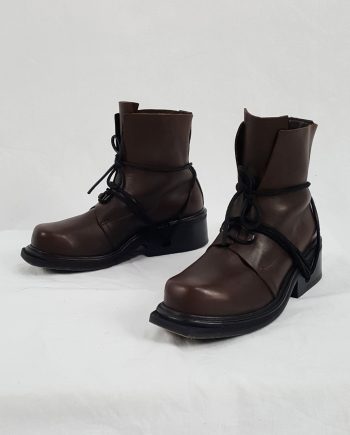 Dirk Bikkembergs brown boots with hooks and laces through the soles (41) — 90's