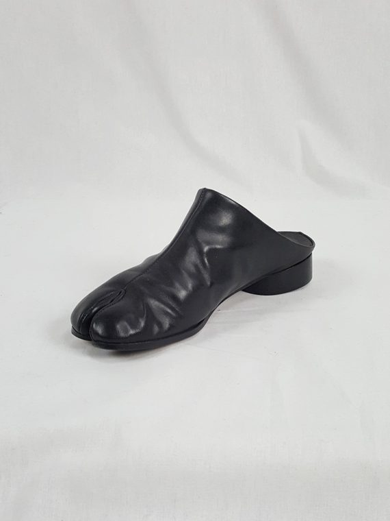 vaniitas vintage Maison Martin Margiela black tabi slipper with low heel spring 2002 125131