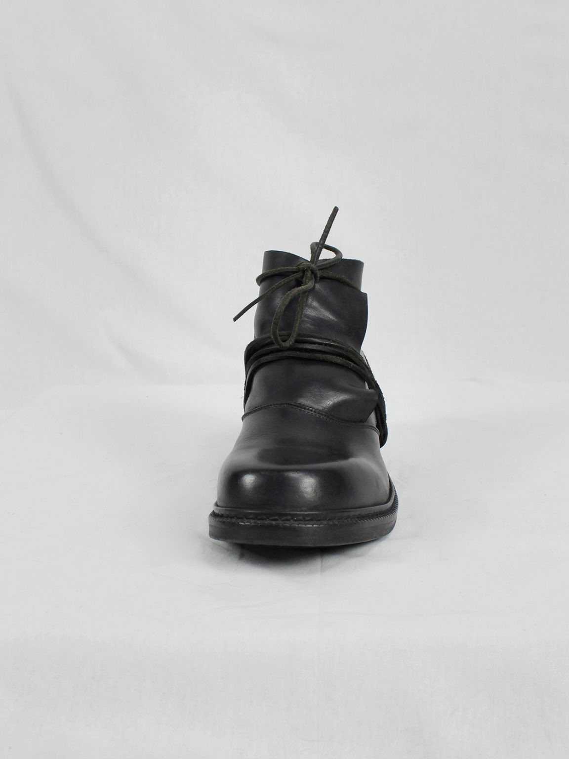 Dirk Bikkembergs black boots with flap and laces through the soles (41) — late 90's