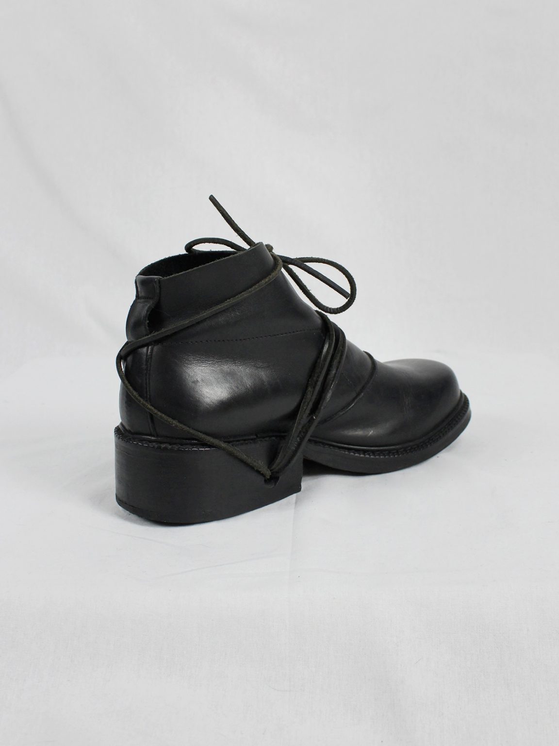 Dirk Bikkembergs black boots with flap and laces through the soles (41) — late 90's