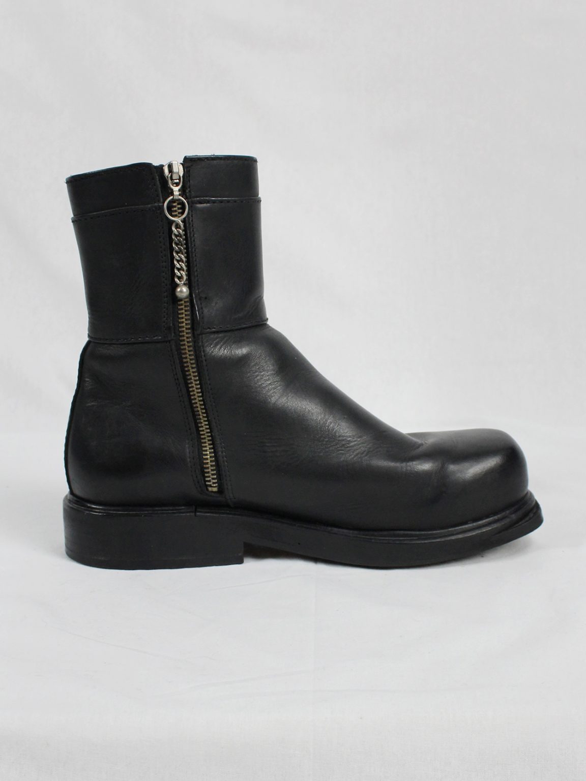 Dirk Bikkembergs black boots with mountaineering tip and brown band (41) — late 90's