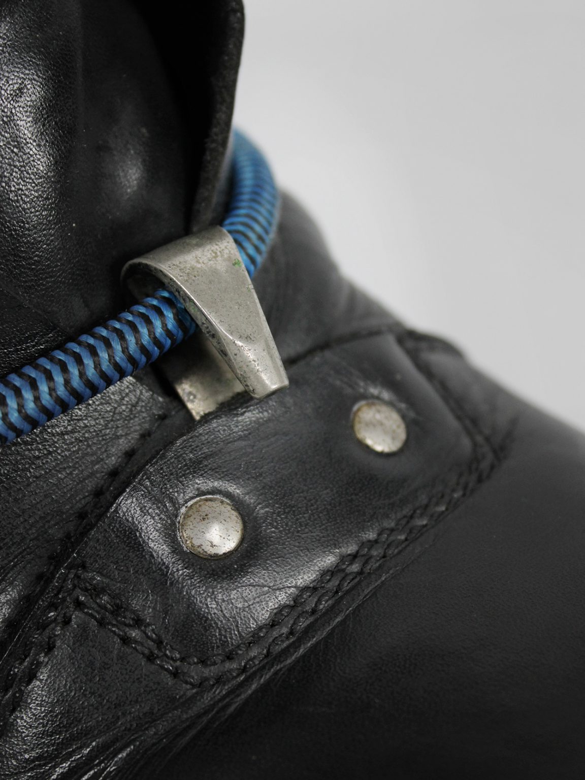 Dirk Bikkembergs black mountaineering boots with blue elastic (40) — late 90's