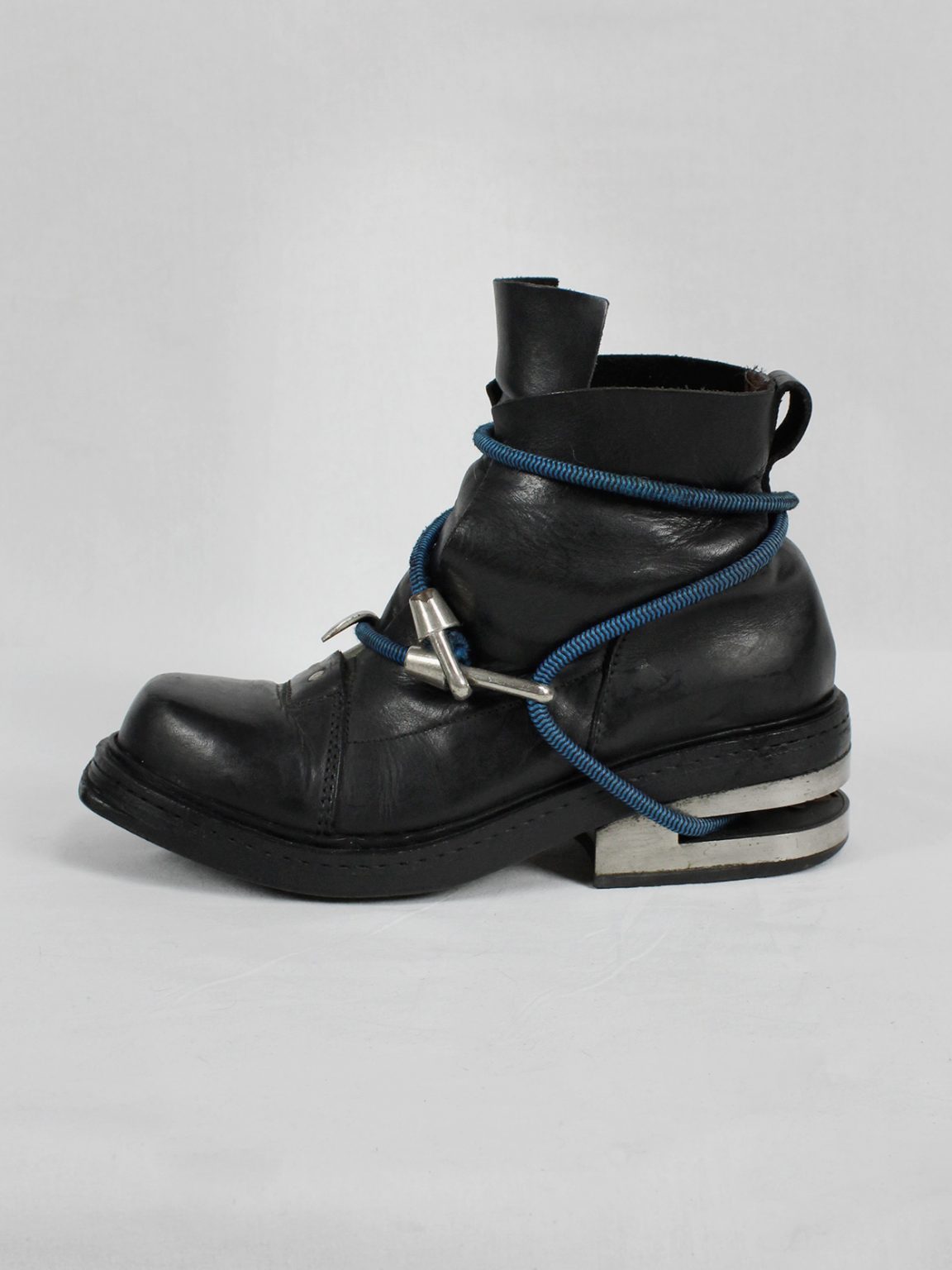 Dirk Bikkembergs black mountaineering boots with blue elastic (40) — late 90's