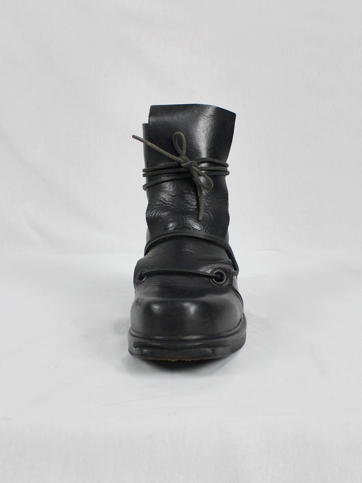 Dirk Bikkembergs black mountaineering boots with laces through the soles (40) — late 90's