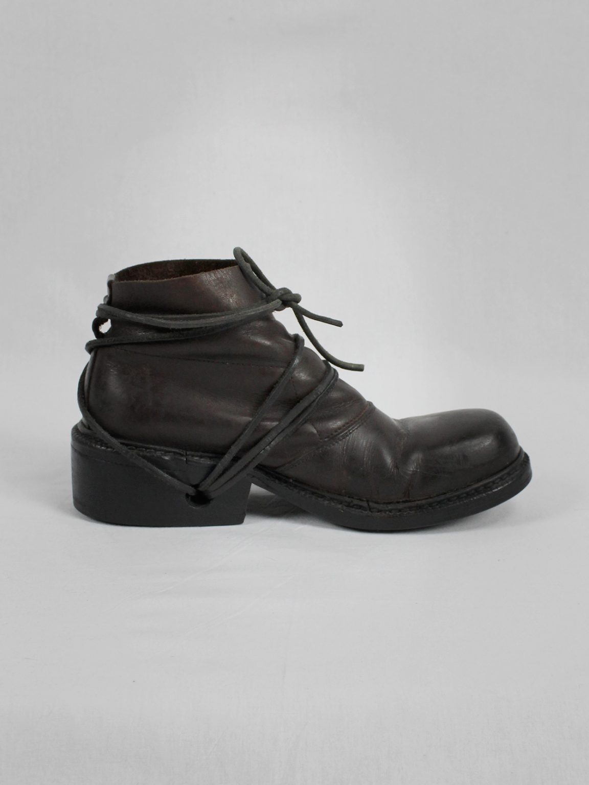 Dirk Bikkembergs brown boots with flap and laces through the soles (39) — late 90's