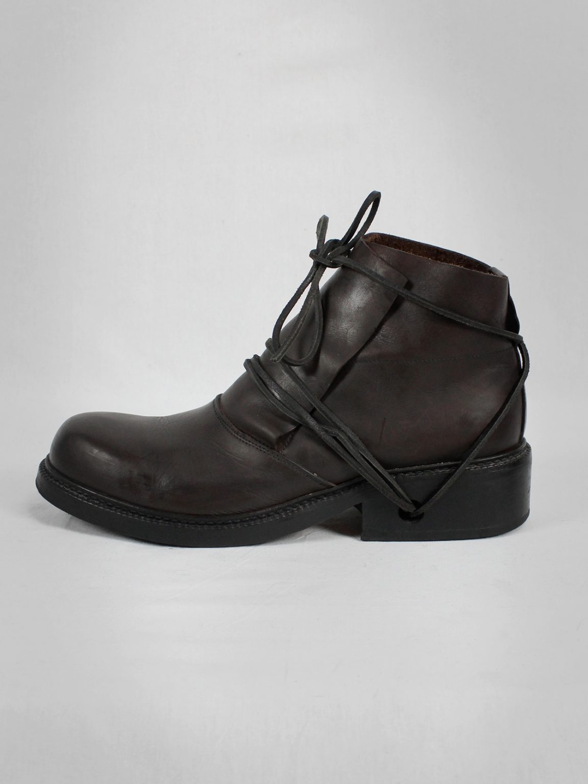 Dirk Bikkembergs brown boots with flap and laces through the soles (44) — late 90's