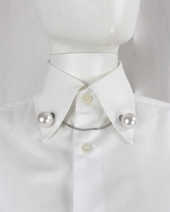 vintage Noir Kei Ninomiya white shirt with chain and large pearls on the collar spring 2017