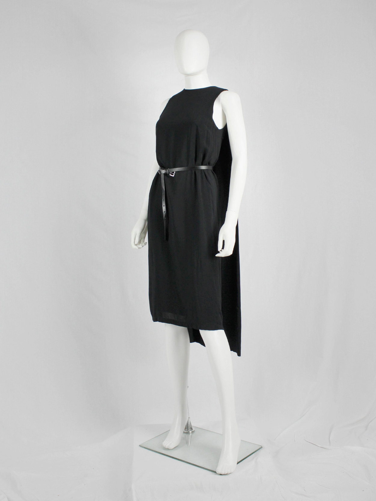 https://www.vaniitas.com/wp-content/uploads/2020/02/vaniitas-Ann-Demeulemeester-black-dress-with-cape-%E2%80%94-spring-2013-6127.jpg