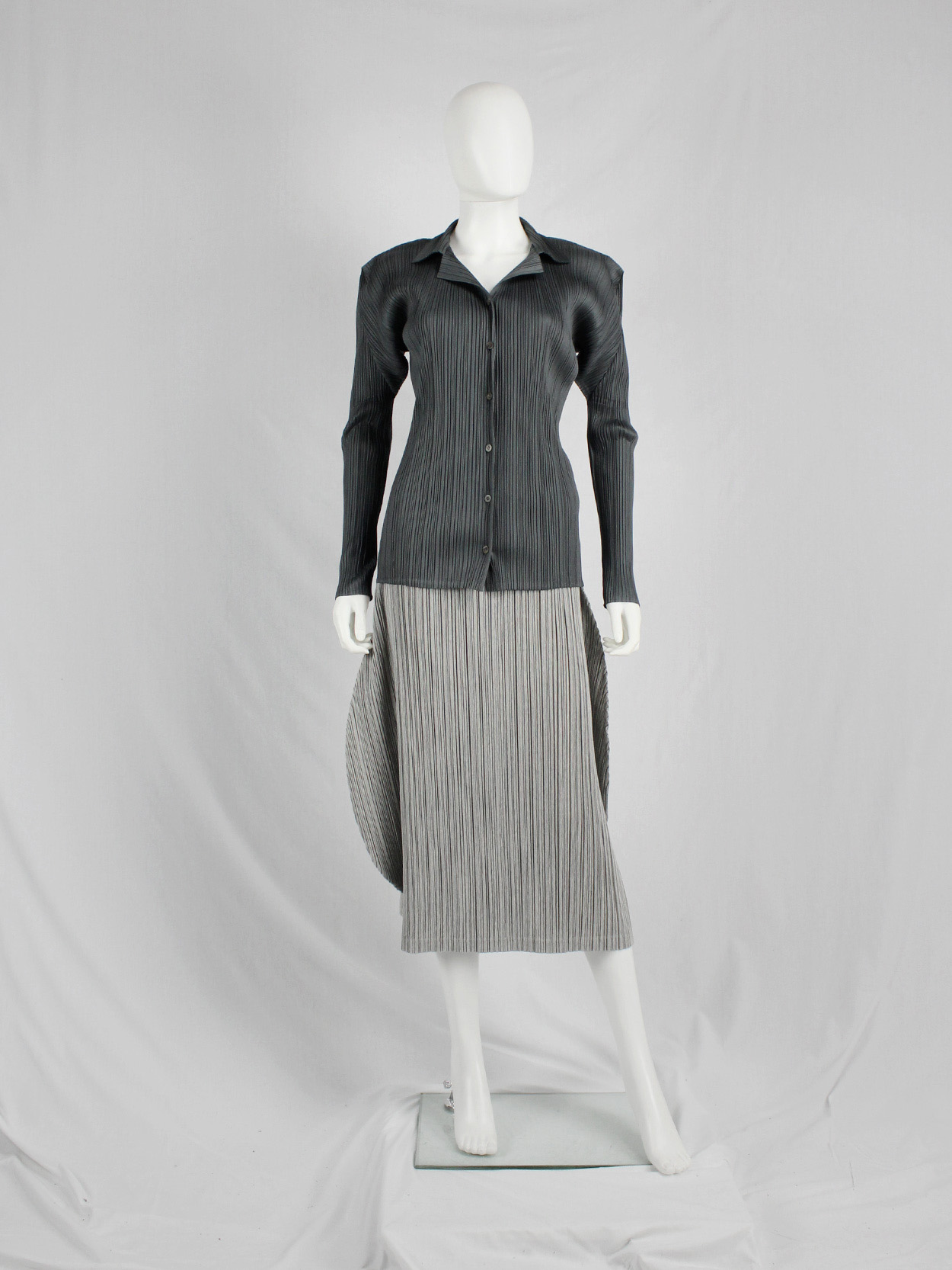 Issey Miyake Pleats Please grey button-up cardigan with squared 
