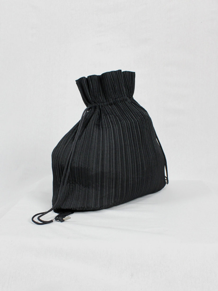 vaniitas Issey Miyake black pleated drawstring backpack 4858