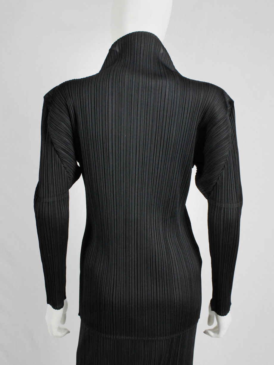 vaniitas Issey Miyake black turtleneck jumper with fine pressed pleats2380