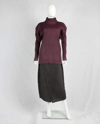 Issey Miyake pleates burgundy jumper with square shoulders