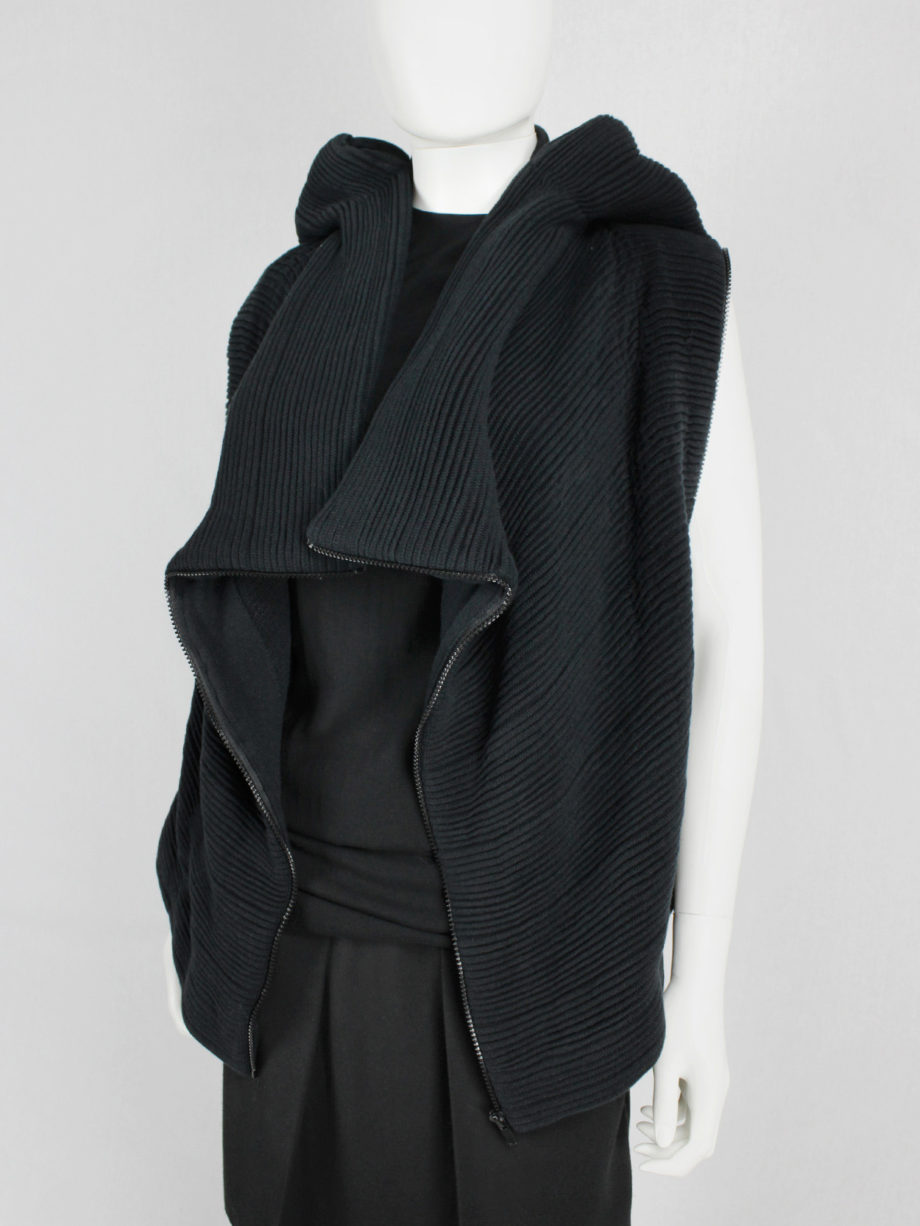 Rad Hourani dark blue cardigan with geometric shoulders and zip-off sleeves fall 2010 (13)