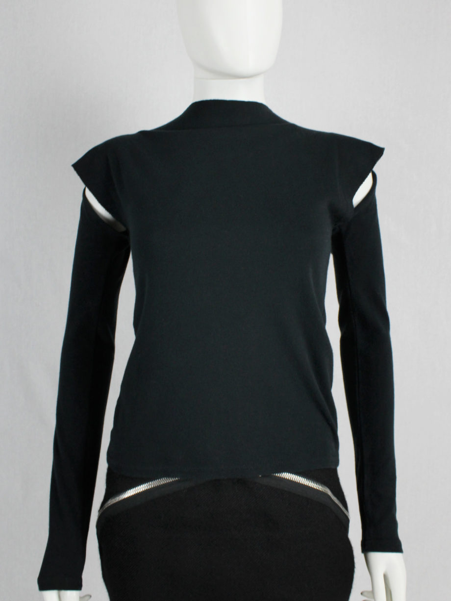 vaniitas Maison Martin Margiela black jumper with square front and cold shoulder fall 2001 (1)