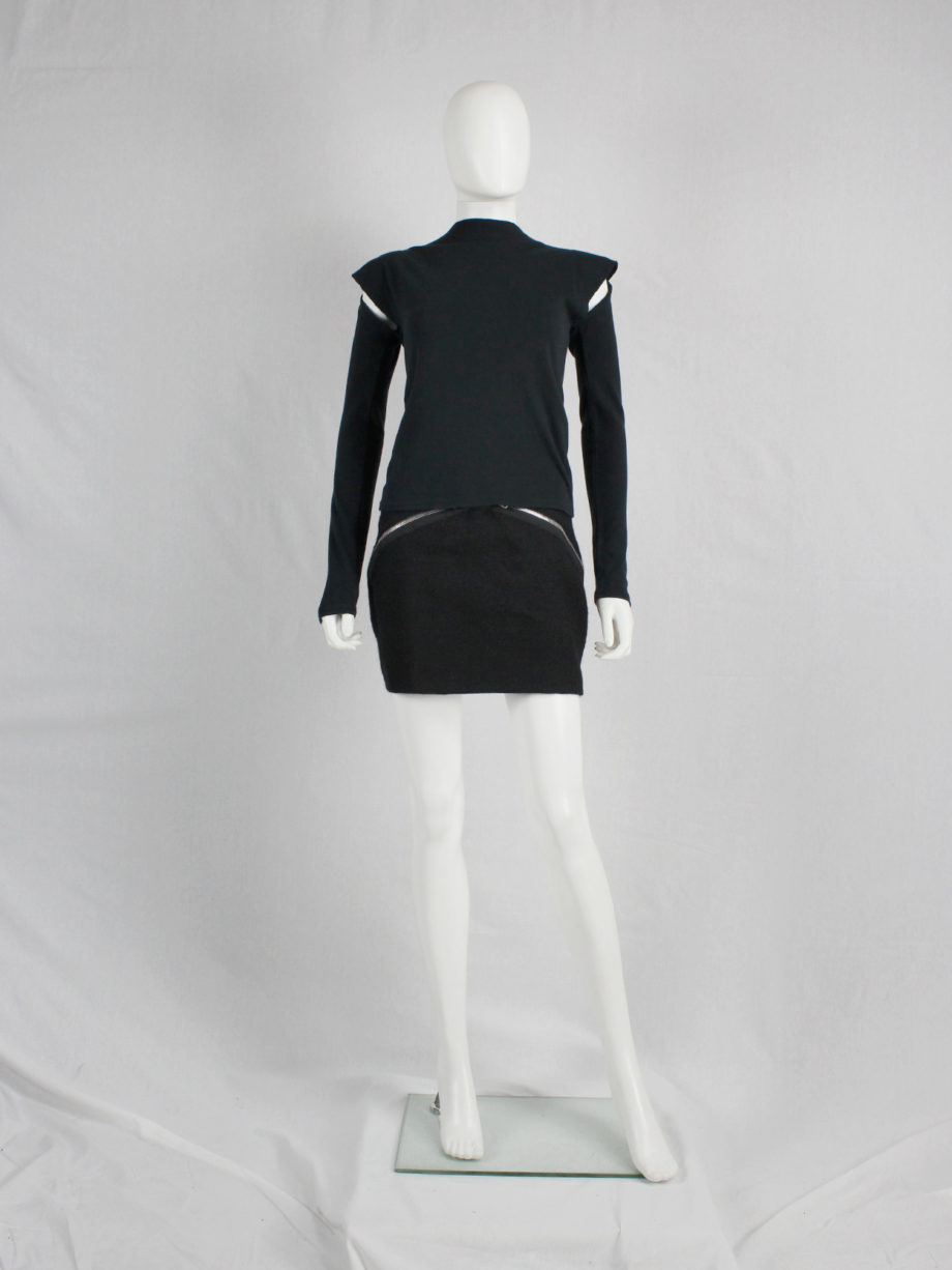 vaniitas Maison Martin Margiela black jumper with square front and cold shoulder fall 2001 (5)