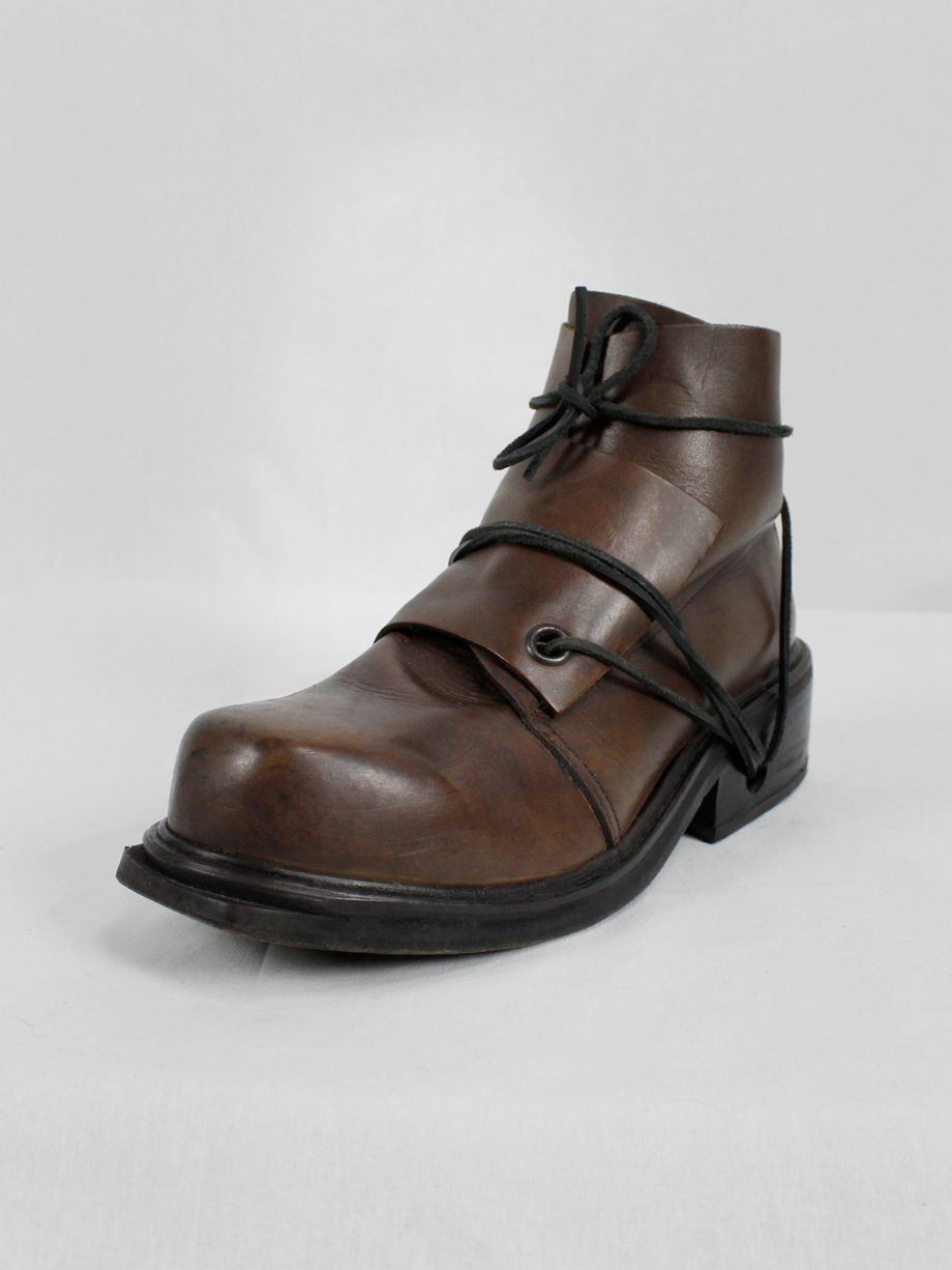 Dirk Bikkembergs brown mountaineering boots with laces through the soles (42) — late 90's