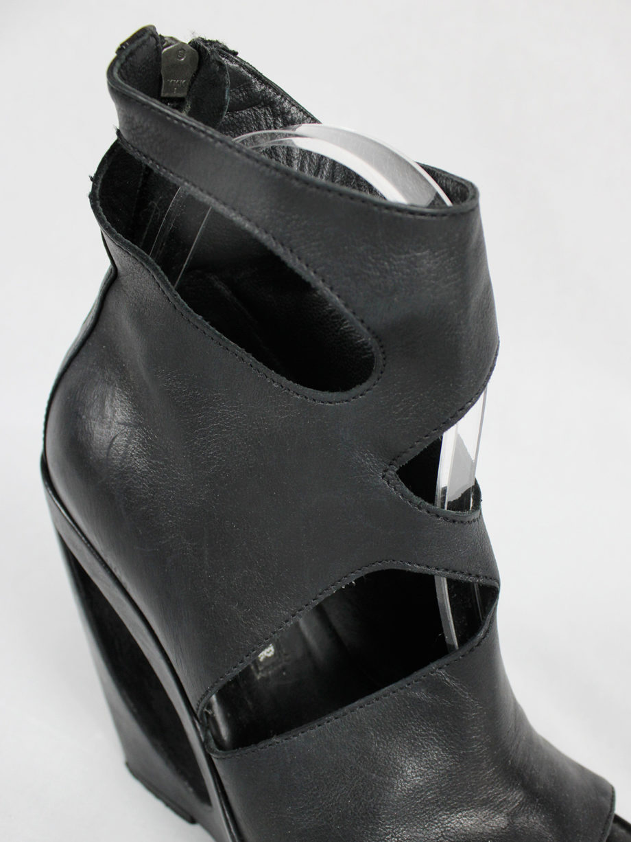 Ann Demeulemeester black platform boots with cut-out curved heel (37) — spring 2013