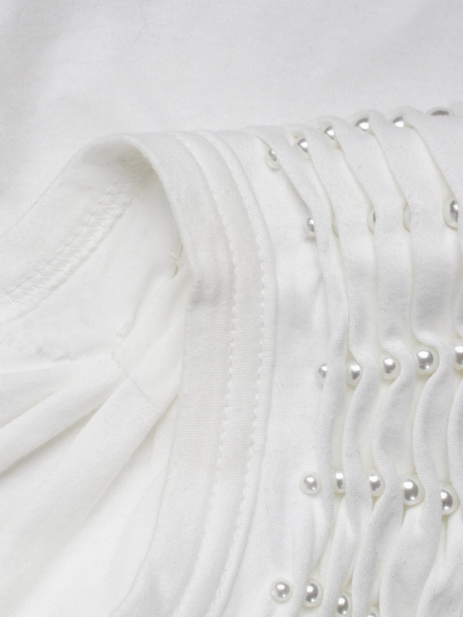 vaniitas Noir Kei Ninomiya white top with the shoulder gathered by rows of pearls (8)