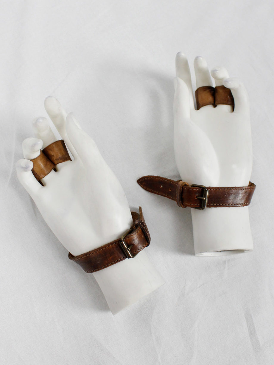 af Vandevorst brown leather two-finger gloves spring 2001 (10)