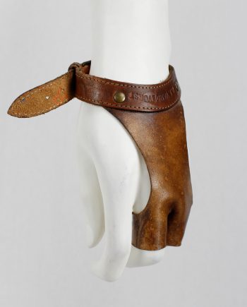 A.F. Vandevorst brown leather two-finger gloves — spring 2001