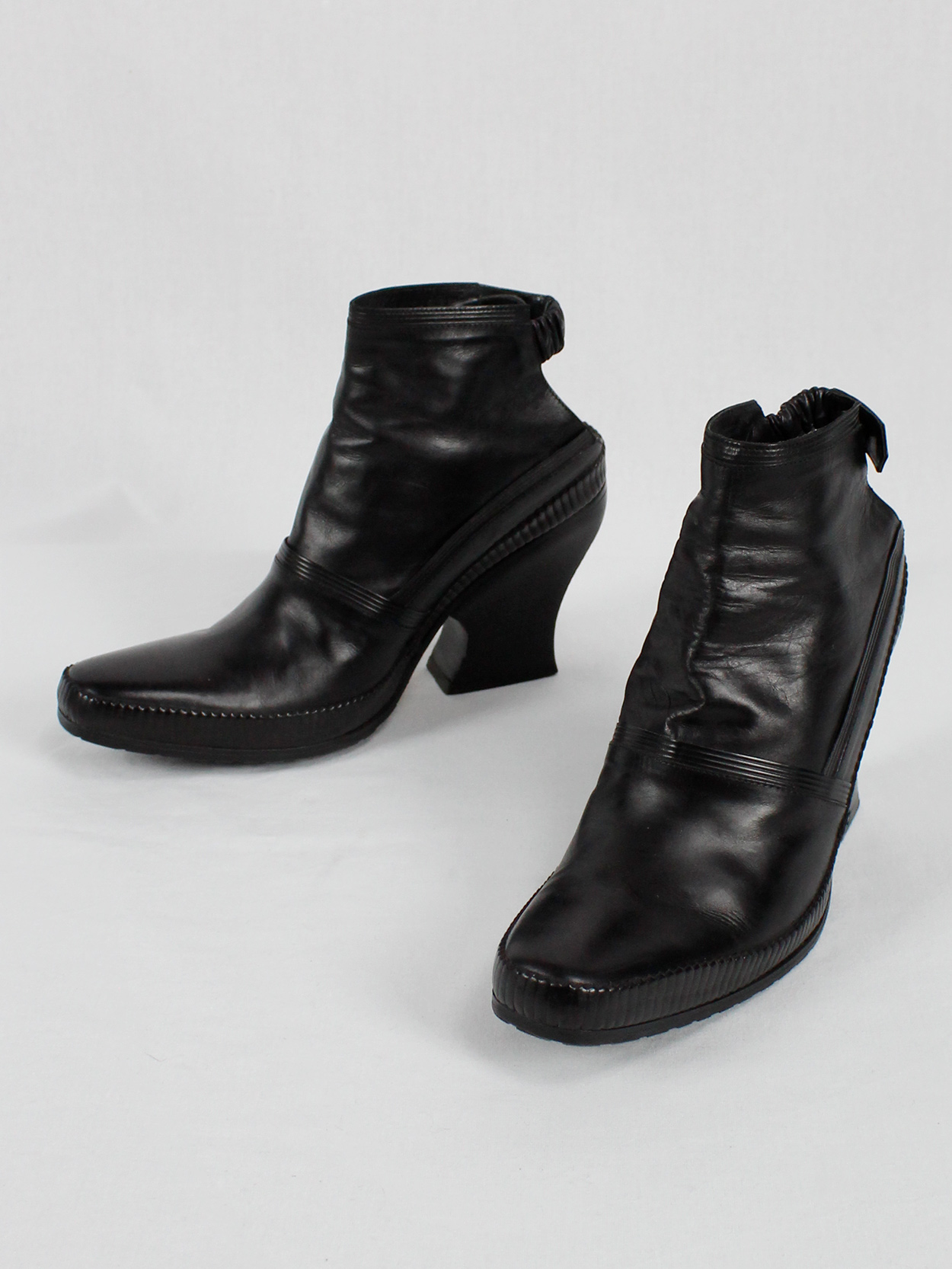 Lieve Van Gorp black cowboy ankle boots with curved heel (38/39) — 1990 ...