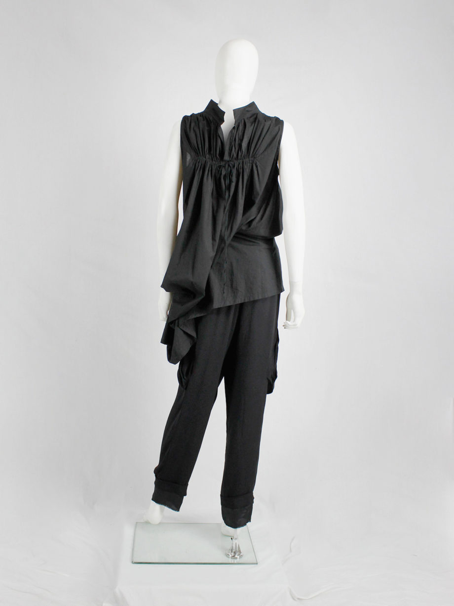Ann Demeulemeester black garhered dress or top with fine pleats at the top fall 2009 (24)