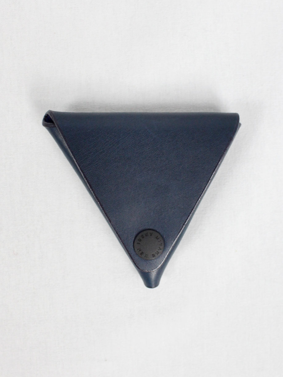 Issey Miyake Men dark navy origami coin pouch (4)