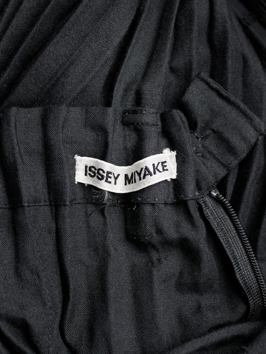 Issey Miyake black skirt with accordeon pleats and knitted lace lines at the hem (1)