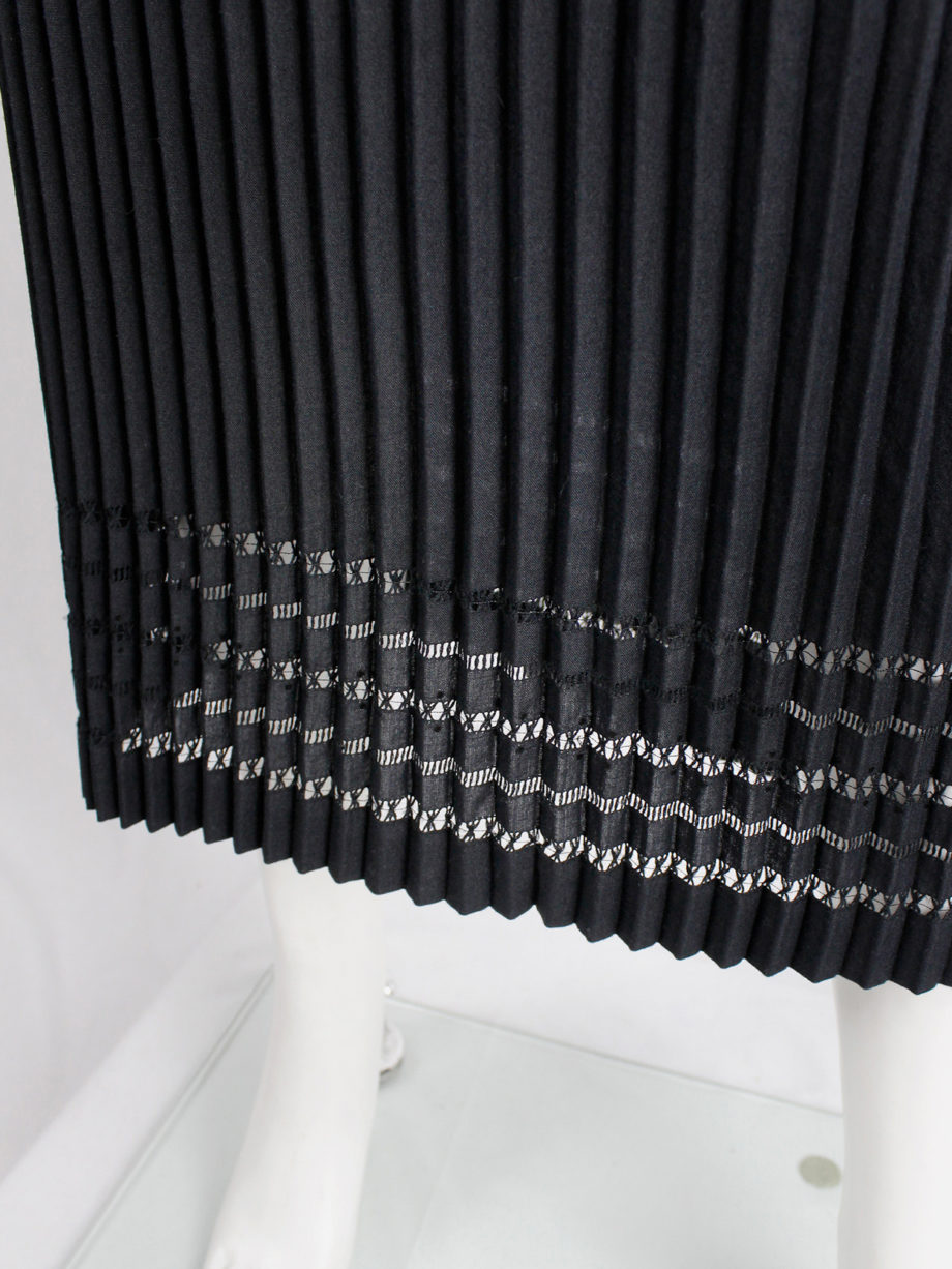 Issey Miyake black skirt with accordeon pleats and knitted lace lines at the hem (4)