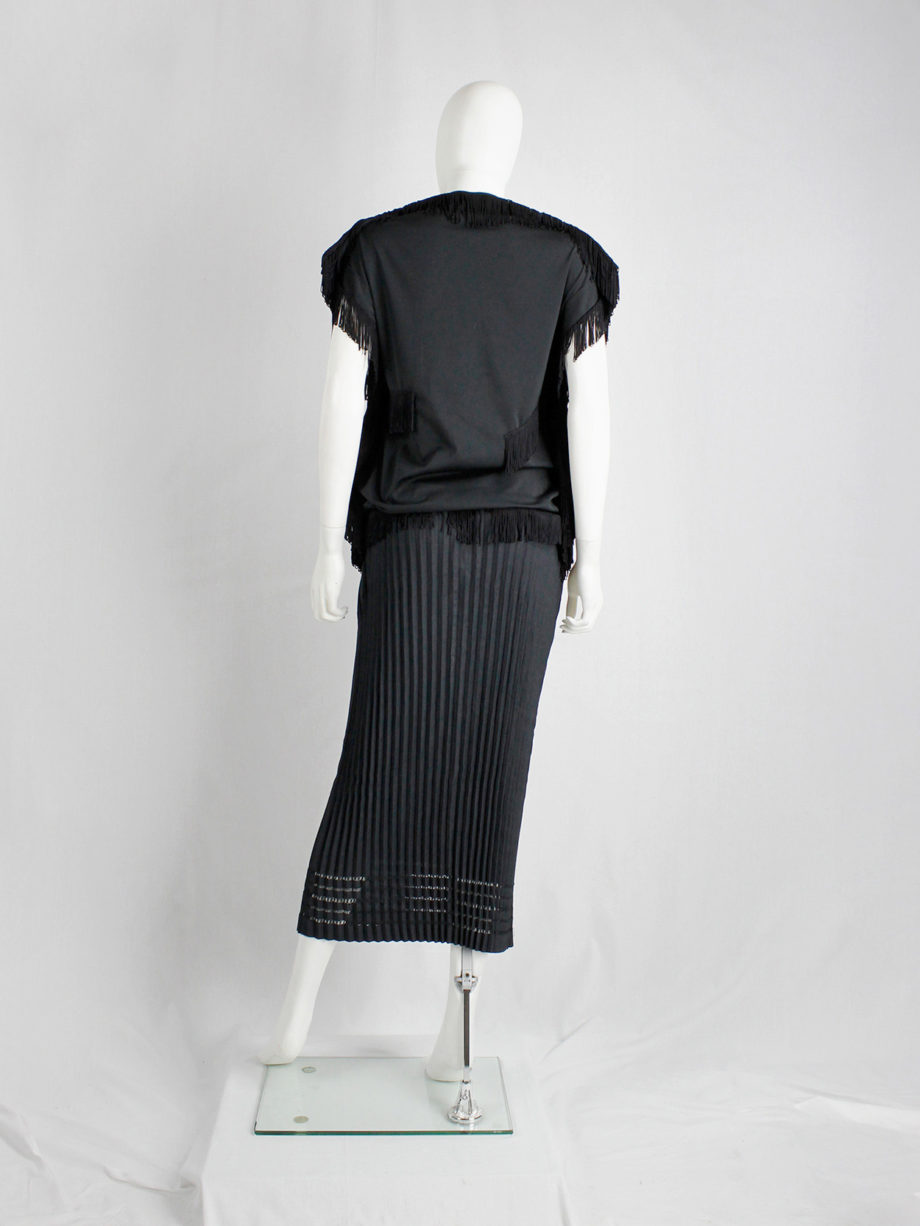 Issey Miyake black skirt with accordeon pleats and knitted lace lines at the hem (5)