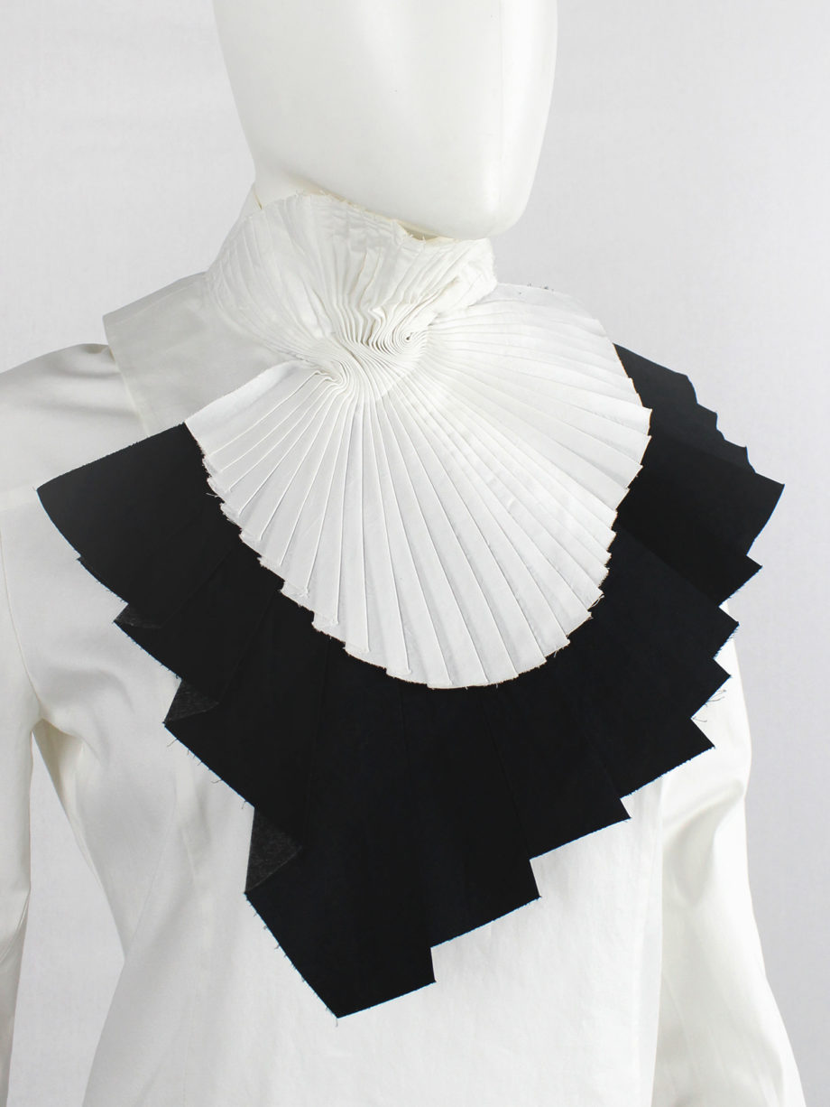 A F Vandevorst white and black wing-shaped pleated collar fall 2001 (1)