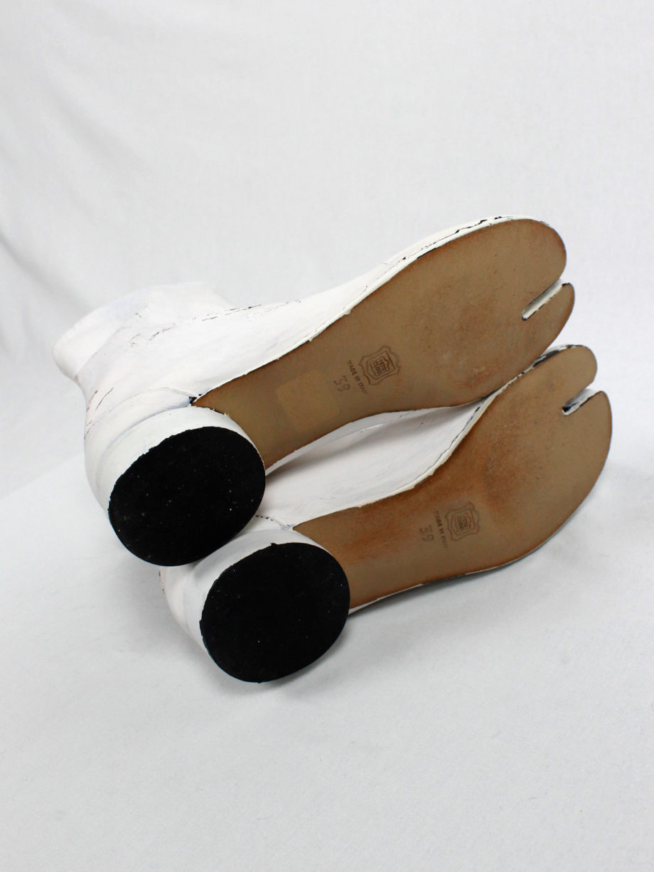 Maison Martin Margiela white painted tabi boots with low heel fall 1998 (14)