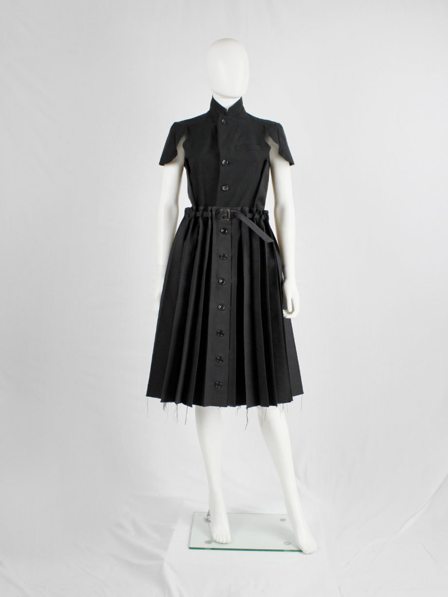 Wim Neels navy pleated skirt with front buttons and slideable across the belt (2)