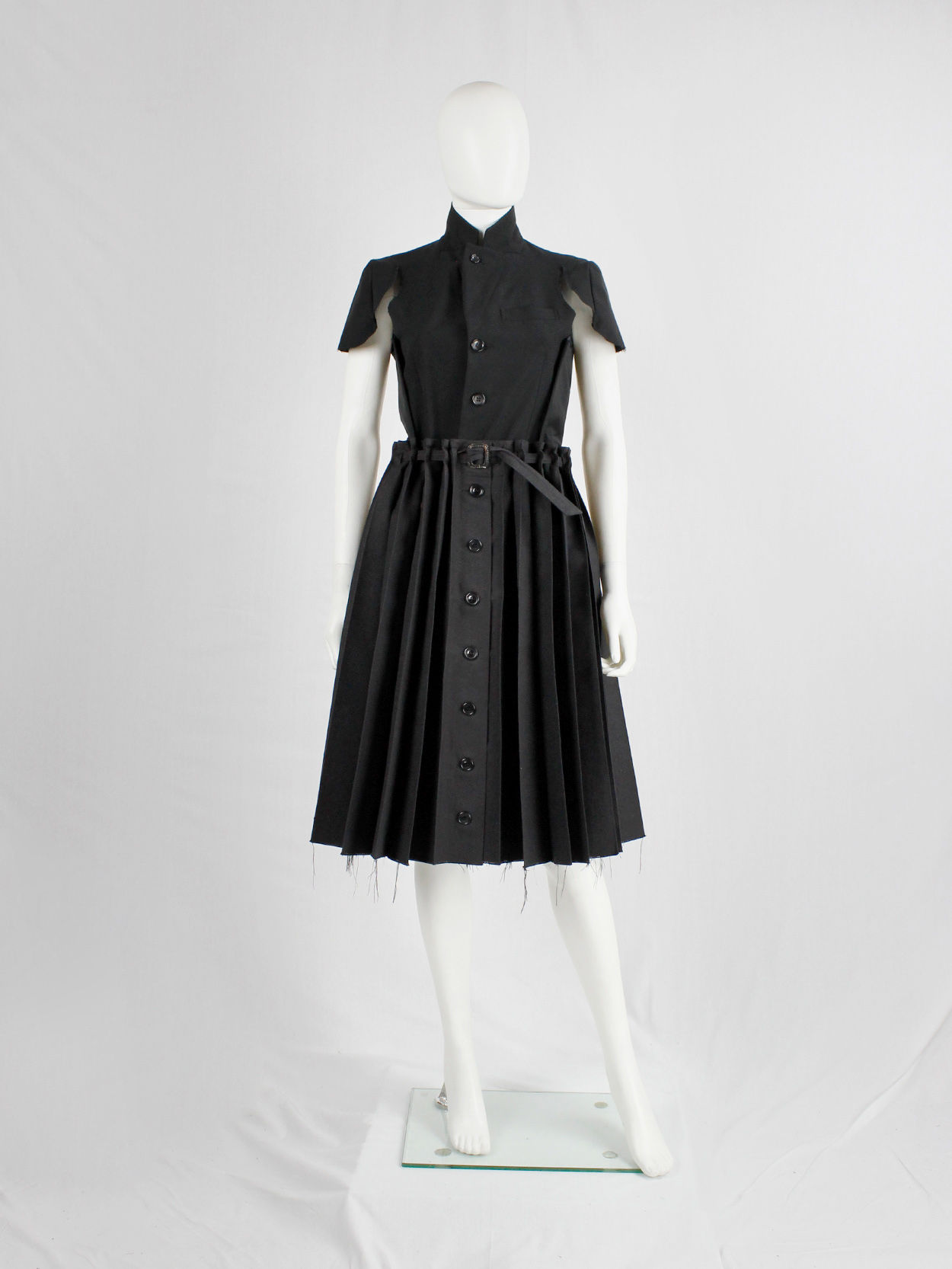 Wim Neels navy pleated skirt with front buttons and slideable across ...
