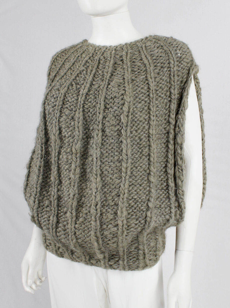 BLESS n°48 brown knitted ball-shaped jumper with interwoven reflective threads (11)