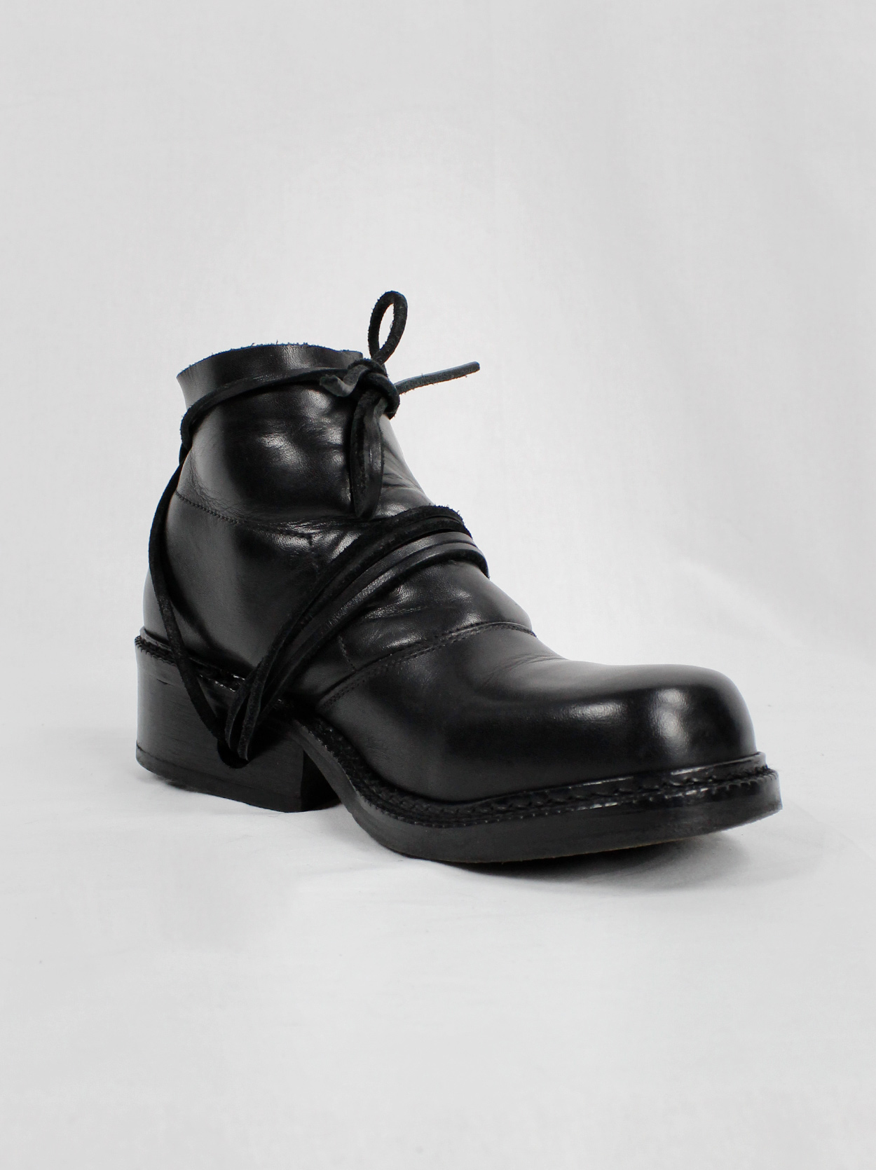 Dirk Bikkembergs black boots with flap and laces through the heel (38 ...