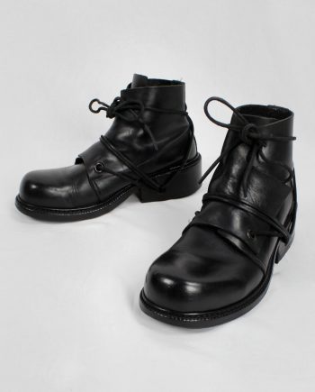 Dirk Bikkembergs black boots with flap and laces through the soles (40) — late 90’s