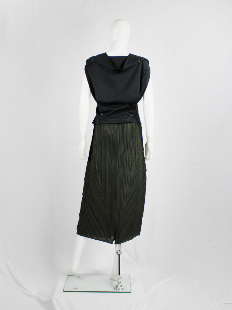 Issey Miyake Pleats Please green curved skirt with triangular panels ...