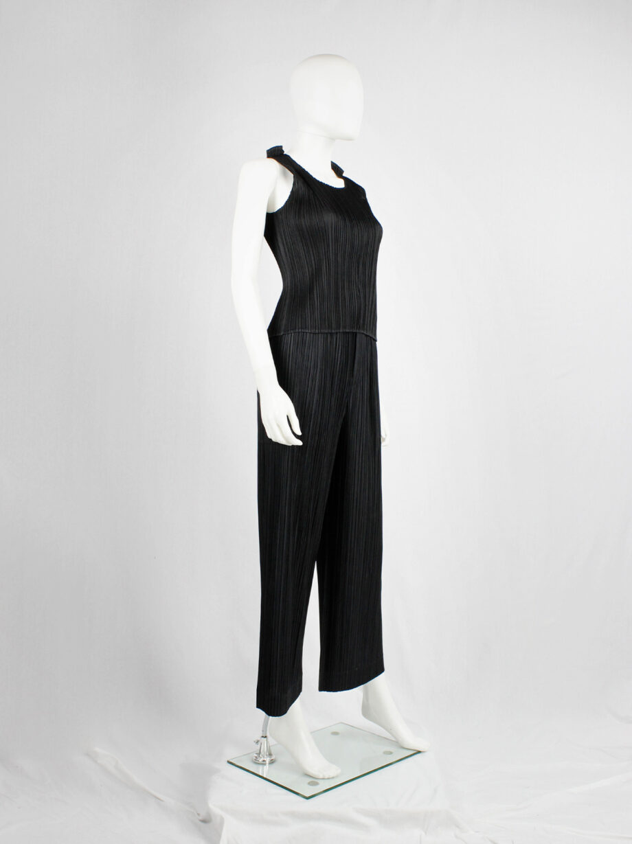 Issey Miyake Pleats Please black pleated sleeveless top with tucked shoulders (4)