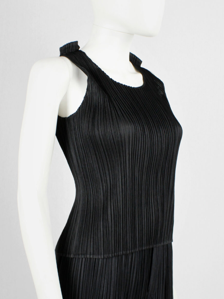 Issey Miyake Pleats Please black pleated sleeveless top with tucked shoulders (6)