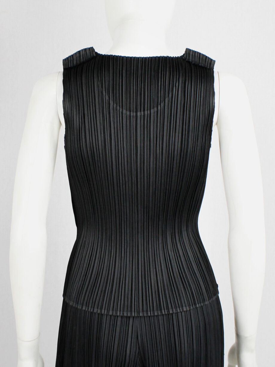 Issey Miyake Pleats Please black pleated sleeveless top with tucked shoulders (7)