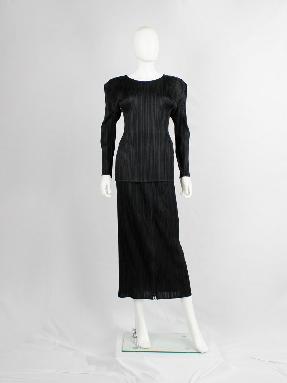 Issey Miyake Pleats Please black pleated jumper with square shoulders (4)
